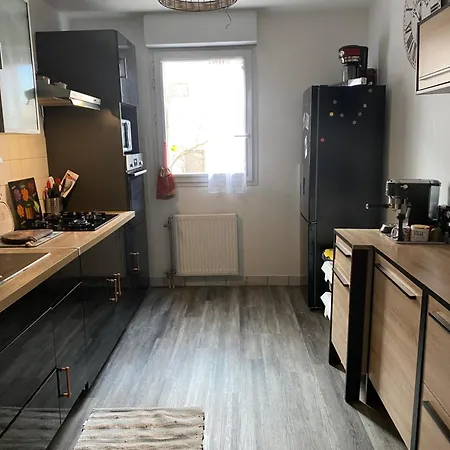 Dans Un Grand à Centre *